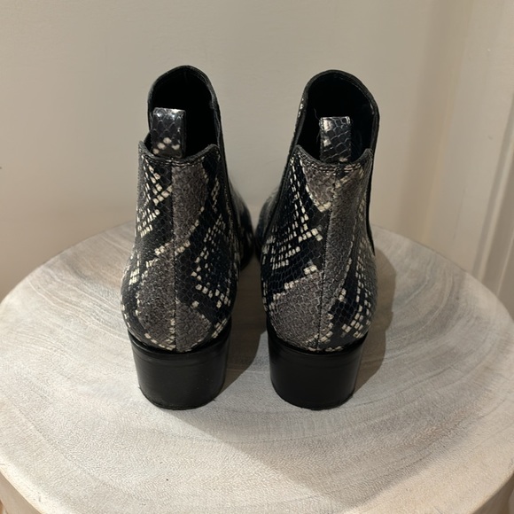 Size 6 Marc Fisher grey snake skin booties - Picture 3 of 6
